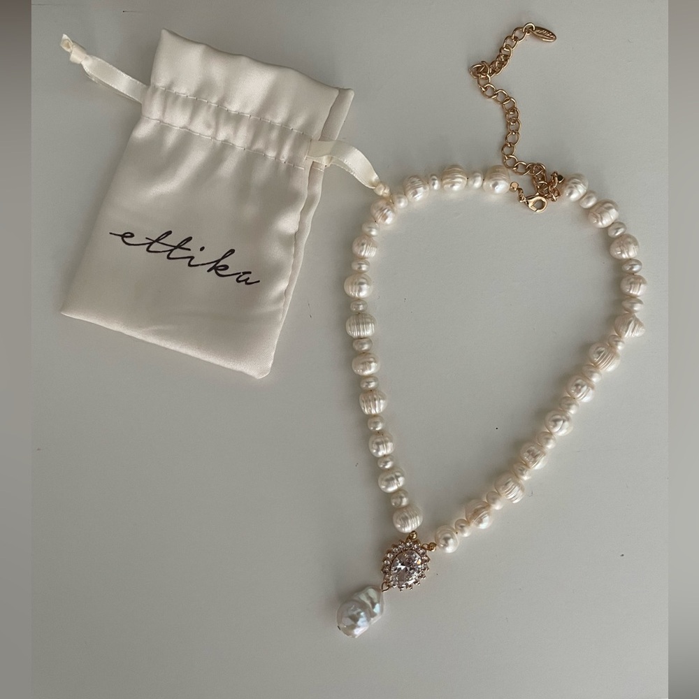 Ettika Pearl Necklace with Pendant, Gold contrast - New - Picture 5 of 5